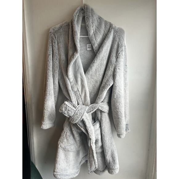 Aerie Plush Gray White Comfy Cozy Robe Pockets Women's XS/S NWT - Picture 3 of 3